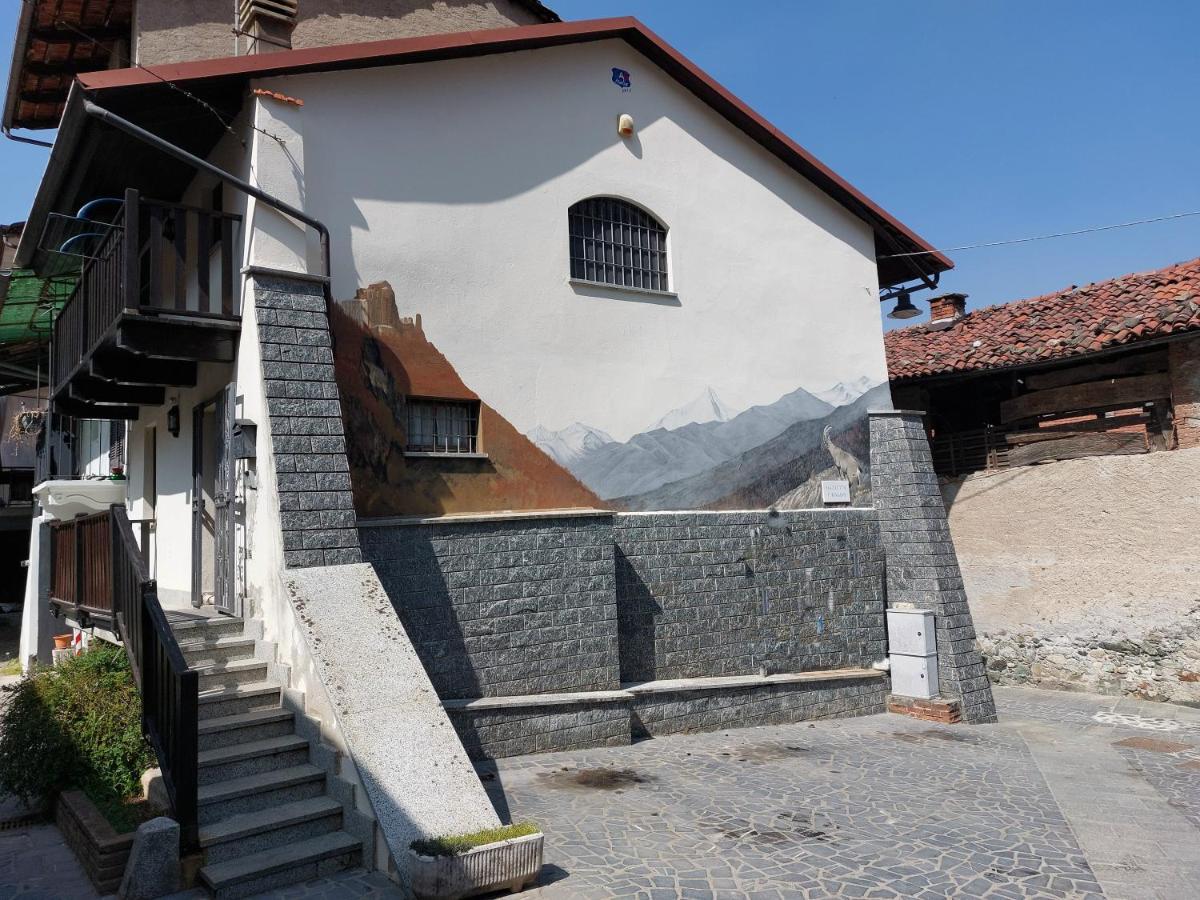 Casa Del Rustico, Indipendente Vista Sacra Con Dipinto Villa Caprie Exterior photo