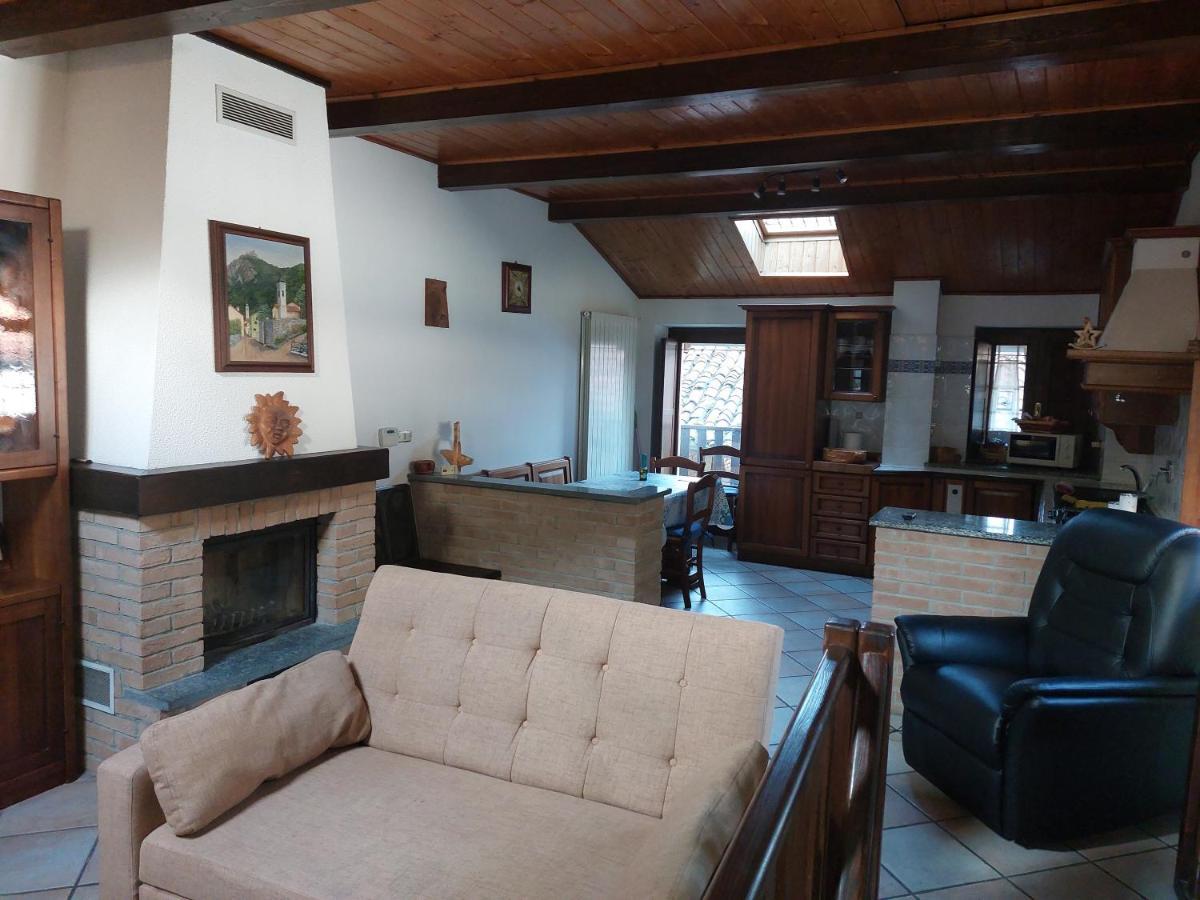 Casa Del Rustico, Indipendente Vista Sacra Con Dipinto Villa Caprie Exterior photo